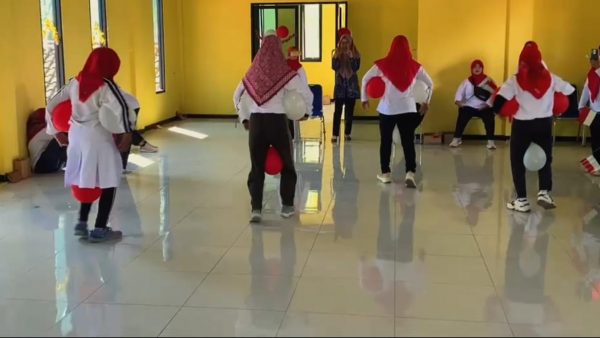 KEMERIAHAN LOMBA SENAM MEKAR SARI DALAM RANGKA MEMPERINGATI HARI KEMERDEKAAN RI KE-80 DI BALAI DESA ARIYOJEDING